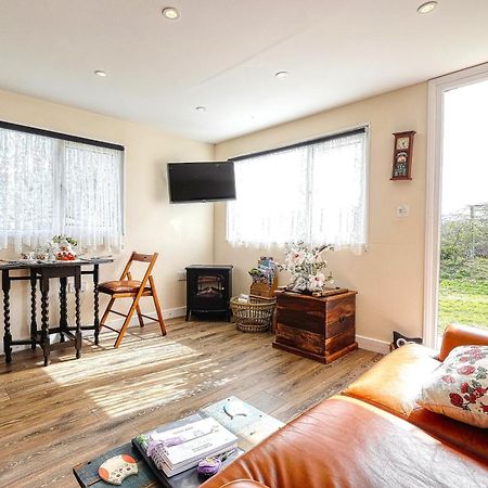 Two Hoots Chalet Mundesley Dış mekan fotoğraf