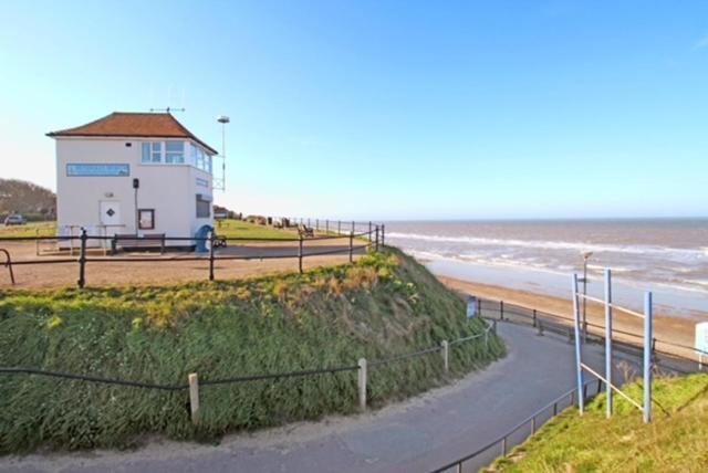 Two Hoots Chalet Mundesley Dış mekan fotoğraf